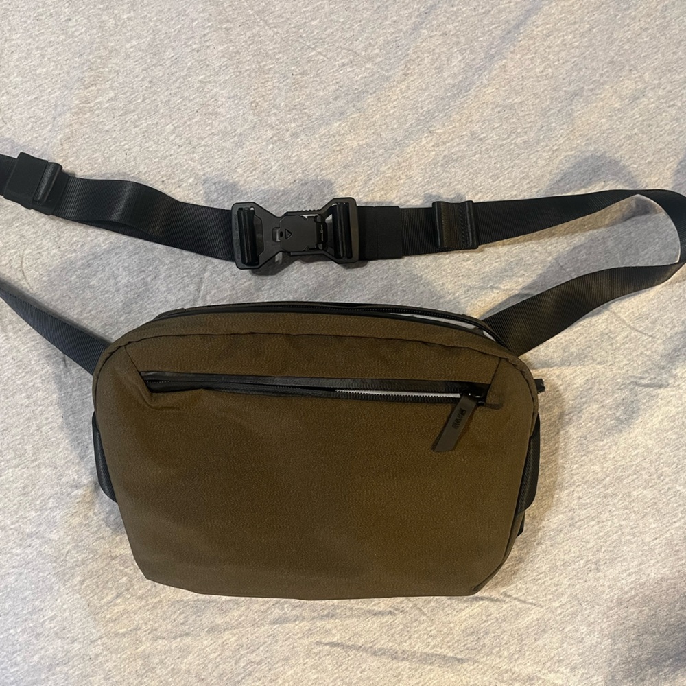 Alpaka Army Green Sling Bag